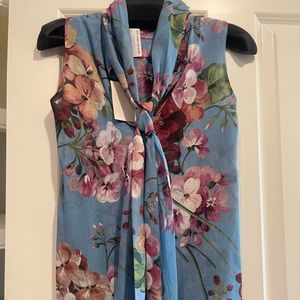 Gucci blouse top with a scarf. Size 40 (us 2-4 or xs) new with tags. Silk
